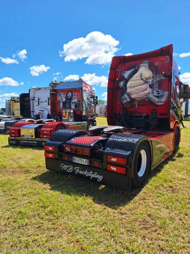 Sons of Anarchy - Poids lourd Rouge au Livestock Trucks Show